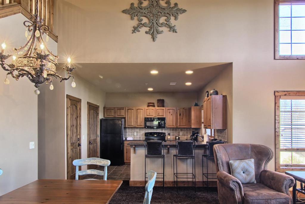 7317 Creekside Condo - image 2