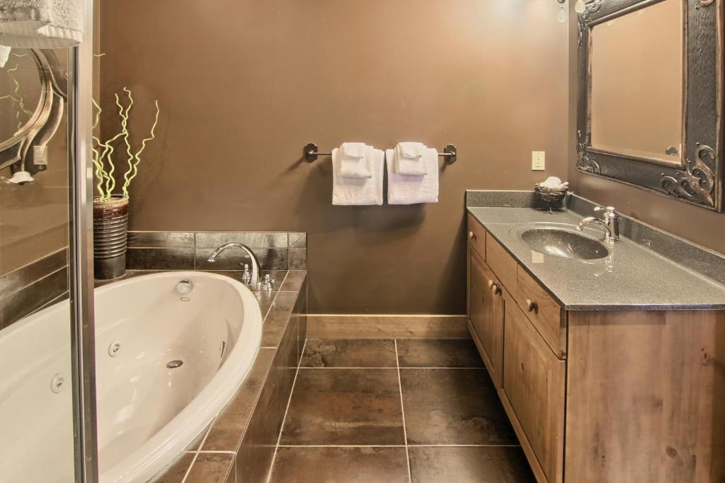 7317 Creekside Condo - image 3