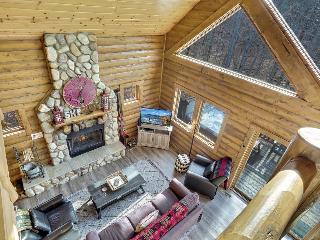 832 Mountain Cabin - main image