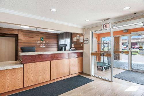 Quality Inn & Suites - image 5