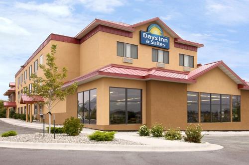 Days Inn & Suites by Wyndham Bozeman - main image