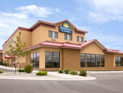 Days Inn & Suites by Wyndham Bozeman - image 3