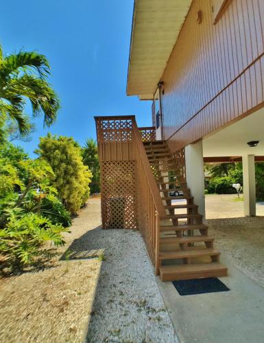 Beach Bungalow - East 2205 - main image