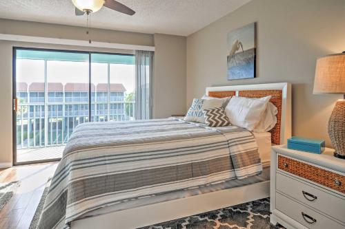 Pelican Cove Condo at Bradenton Beach with Pool! - image 5