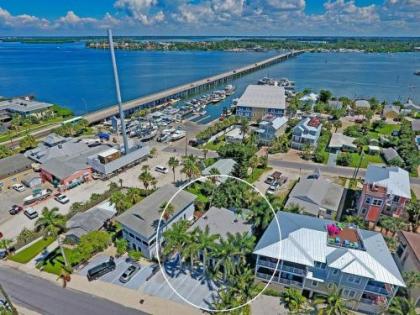 Ideal beach hideaway pool condo located between the island marina and beach - image 3