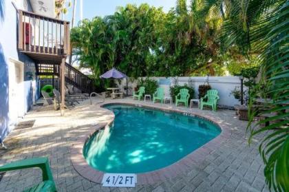 Beach getaway pool condo between the island marina and beach - image 5