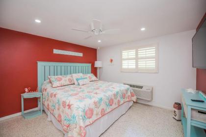 Captain’s Quarters at Anna Maria Island Inn - image 8