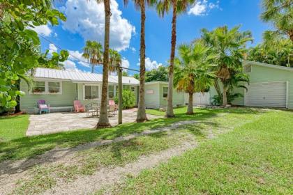 Cottage Haven-One Minute Walk To The Beach-Private Yards-Keyless Locks - image 10