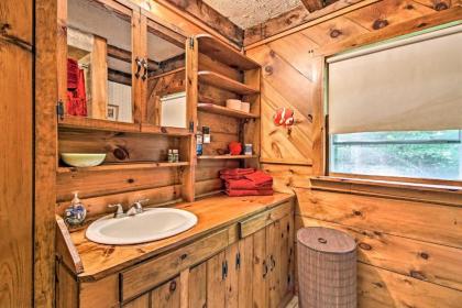 Rustic Bradford Cottage - 14 Miles to Sunapee Mtn! - image 2