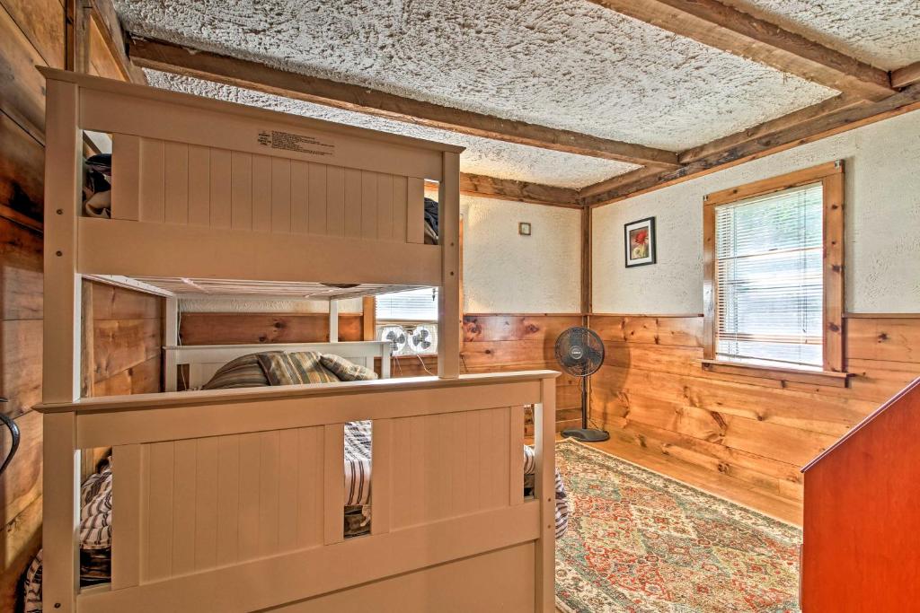 Rustic Bradford Cottage - 14 Miles to Sunapee Mtn! - image 6