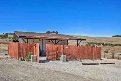 Cottage by the Lakes with Hot Tub by Lake Nacimiento - image 4