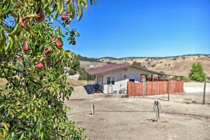 Cottage by the Lakes with Hot Tub by Lake Nacimiento - image 5