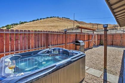 Cottage by the Lakes with Hot Tub by Lake Nacimiento - image 7