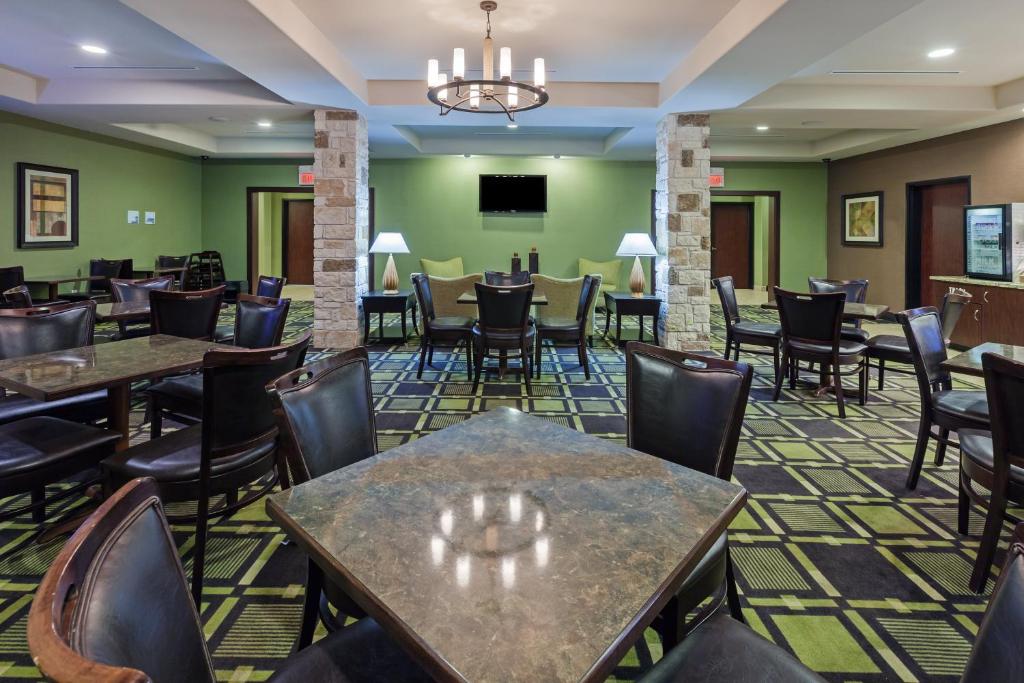 Holiday Inn Express & Suites Brady an IHG Hotel - image 7