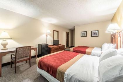 Econo Lodge - image 3