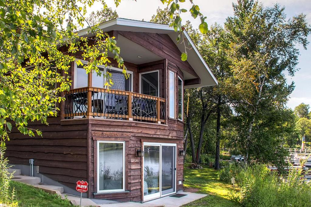 Lakefront Brainerd Cabin - Great Rice Lake Fishing - main image