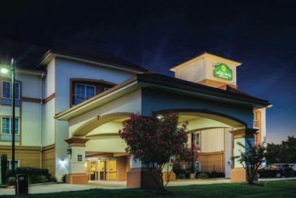 La Quinta Inn & Suites by Wyndham Brandon Jackson Airport East - image 10