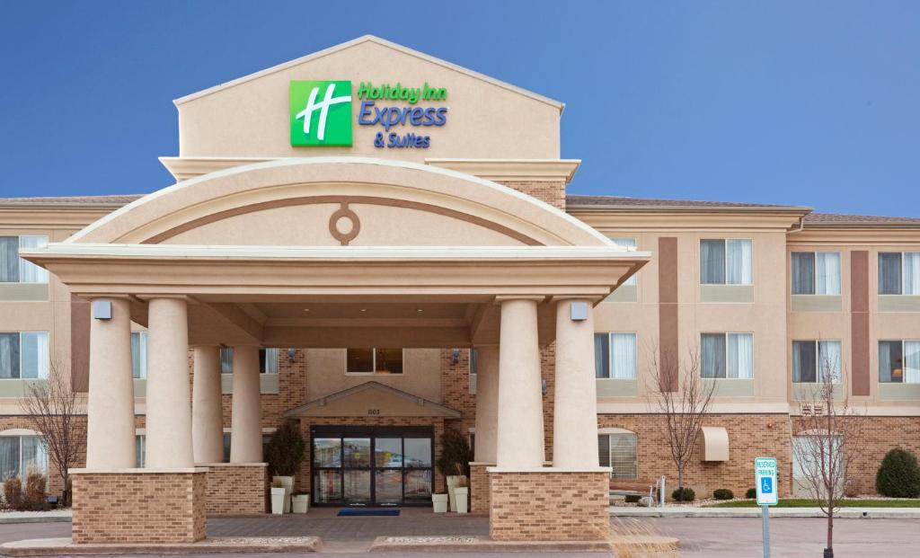 Holiday Inn Express Hotel & Suites Sioux Falls-Brandon an IHG Hotel - main image