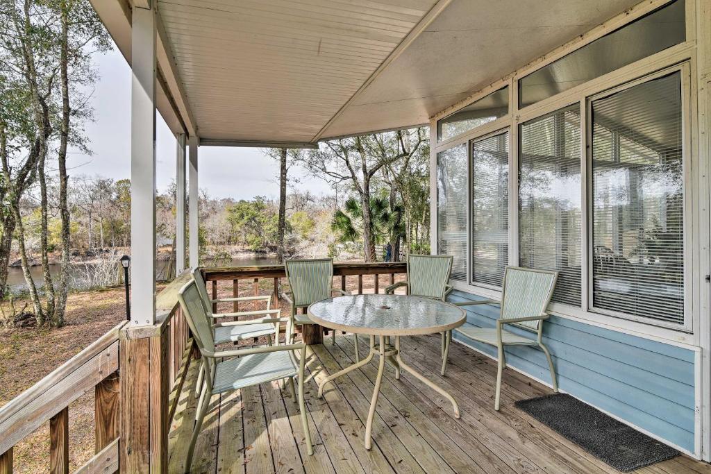 Quaint Florida Home with Dock on Suwannee River - image 6