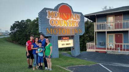 Mountain Country Motor Inn - image 14