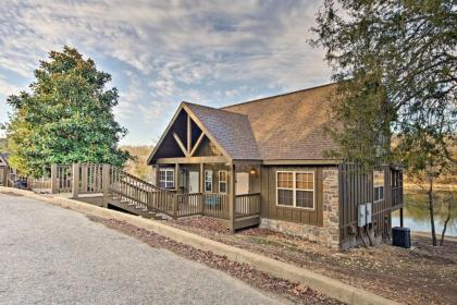 Lakefront Lodge Near Branson Strip and Silver Dollar Branson West