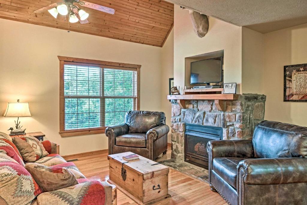 Patriot Lodge with 2 Pools by Silver Dollar City! - main image