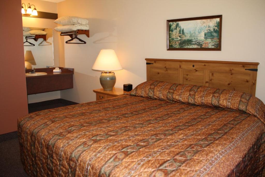 Outback Roadhouse Motel & Suites Branson - image 2