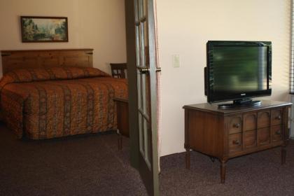 Outback Roadhouse Motel & Suites Branson - image 5