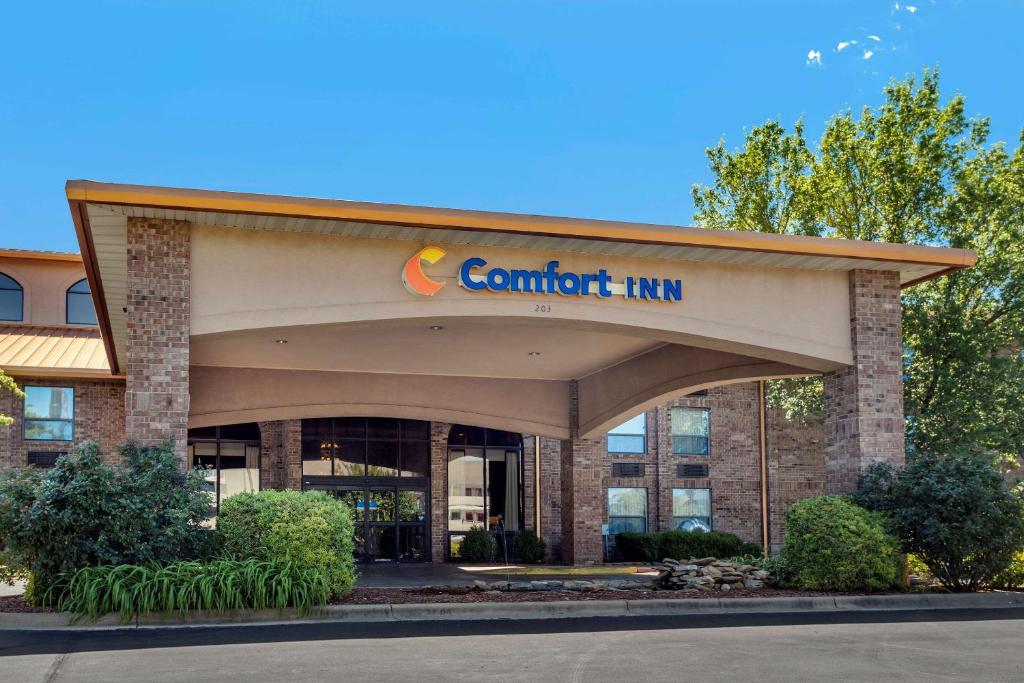 Comfort Inn at Thousand Hills - main image