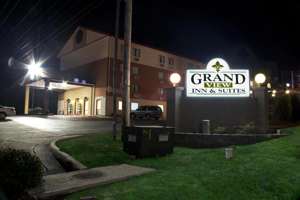 Grand View Inn & Suites - image 3