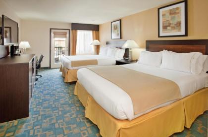 Holiday Inn Express Hotel & Suites Branson 76 Central an IHG Hotel - image 3