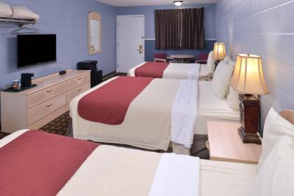 Americas Best Value Inn & Suites Branson - Near The Strip - image 2