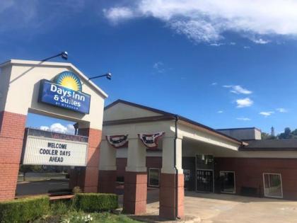 Days Inn  Suites Branson Entertainment District Branson Missouri