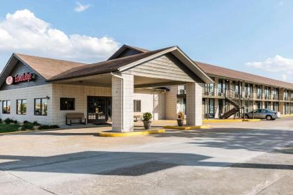 Econo Lodge Inn & Suites Branson Shepherd of the Hills Expy