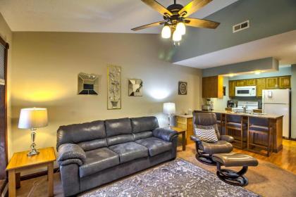 Branson W Condo with Pool   Near Silver Dollar City