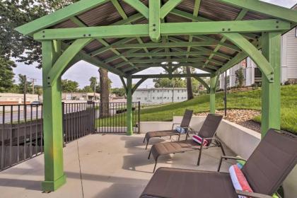 Cozy Cottage with Pool Access in Downtown Branson! - image 5