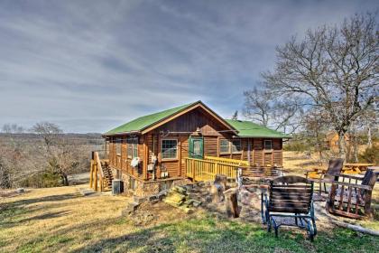 Expansive Branson Cabin with Lake View 3 Mi to SDC! - image 2