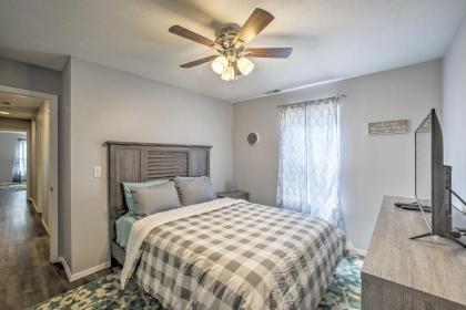 Clean and Cozy Family Condo in the Heart of Branson! - image 4