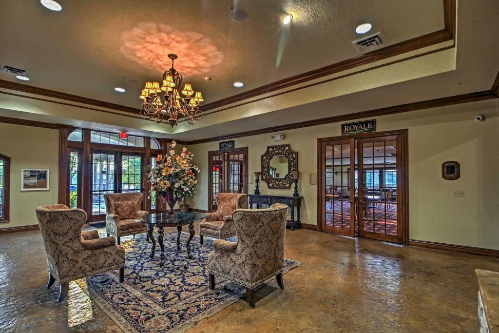 Cozy Pointe Royale Condo Mins to Table Rock Lake! - image 3