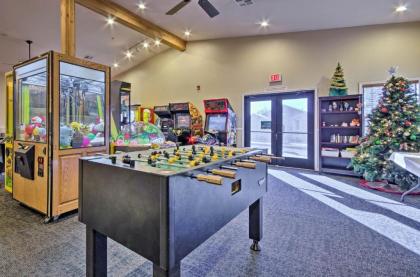 Family-Friendly Branson Condo with Outdoor Pool! - image 12