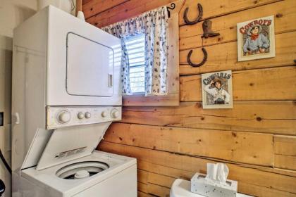 Cozy Studio Cabin Right Off the Branson Strip - image 17