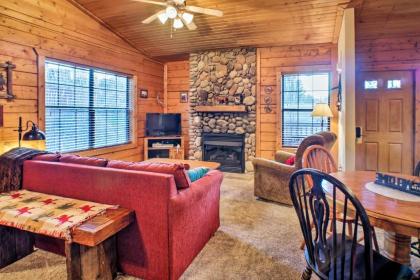 Cozy Studio Cabin Right Off the Branson Strip - image 7