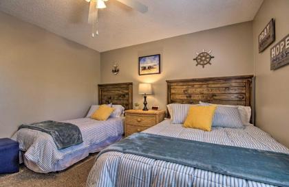 Cozy Branson Getaway 5 Min from SDC and the Lake! - image 11