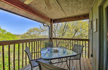 Cozy Branson Getaway 5 Min from SDC and the Lake! - image 17