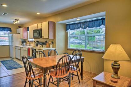 Pet-Friendly Branson Condo Lake and Pool Access! - image 10