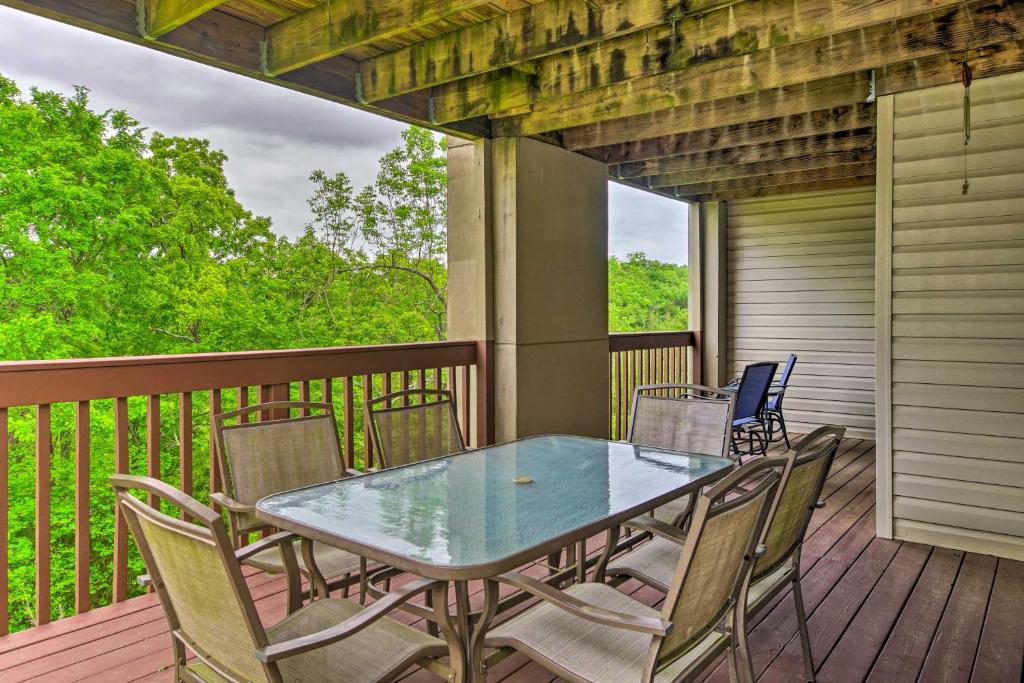 Pet-Friendly Branson Condo Lake and Pool Access! - image 3