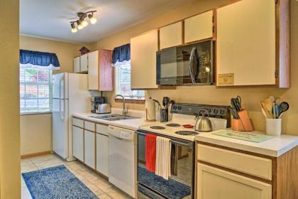 Pet-Friendly Branson Condo Lake and Pool Access! - image 6