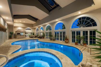 17500sqft PRIVATE ESTATE IndoorPool HotTub BIG LAKEVIEW Tennis Court Theater SDC - image 16