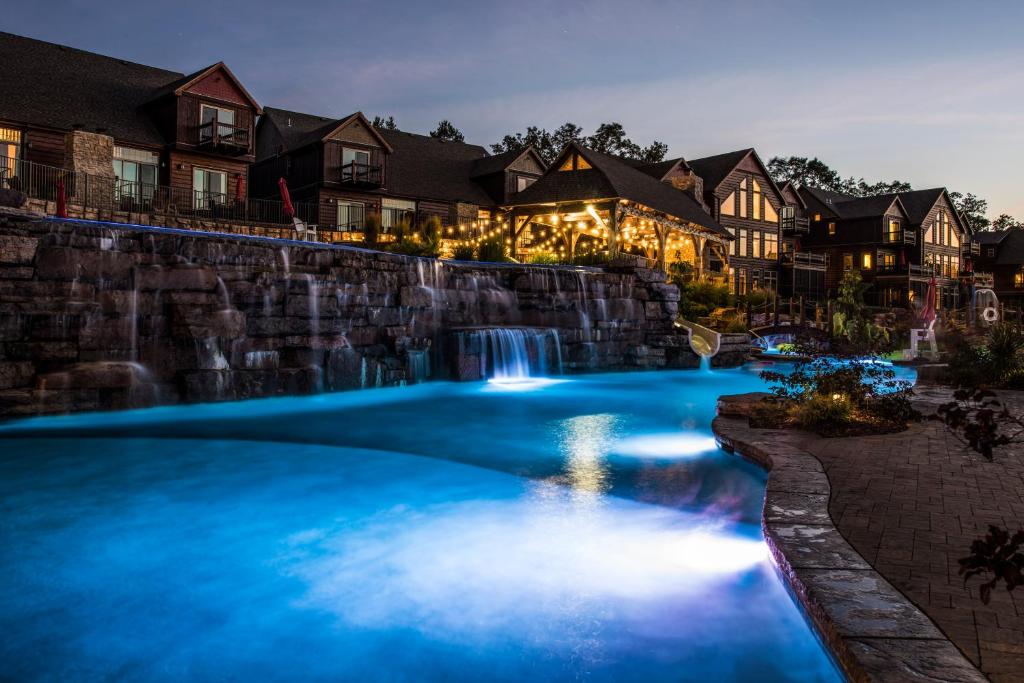 WaterMill Cove Resort LUXURY Lakefront Lodge 2mi to Silver Dollar City HUGE POOL - main image