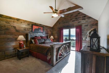 WaterMill Cove Luxury Lakefront Villa Theatre Room 2Mi to SDC POOL Kayaks Dock - image 10